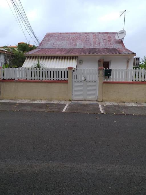 Maison Creole Chaleureuse Avec Stationnement Le Gosier  Eksteriør billede