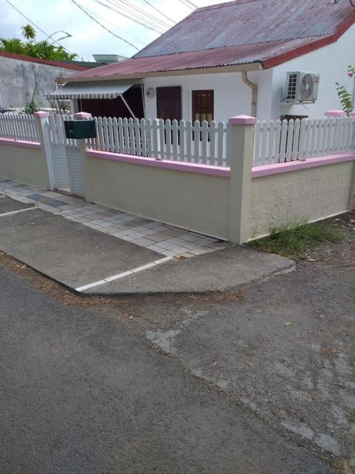 Maison Creole Chaleureuse Avec Stationnement Le Gosier  Eksteriør billede